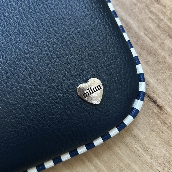 Miluu Blue Leather Heart Wristlet NWOT - Picture 6 of 6